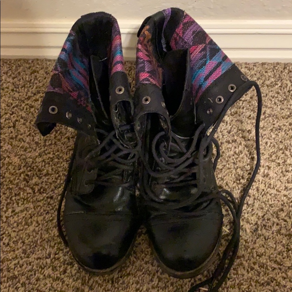Combat boots
